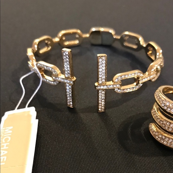 Michael Kors Jewelry - Micheal Kors links cuff bangle Michael Kors Jewelry - Micheal Kors links cuff bangle